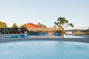 Piscine extérieure (ouverte en saison)