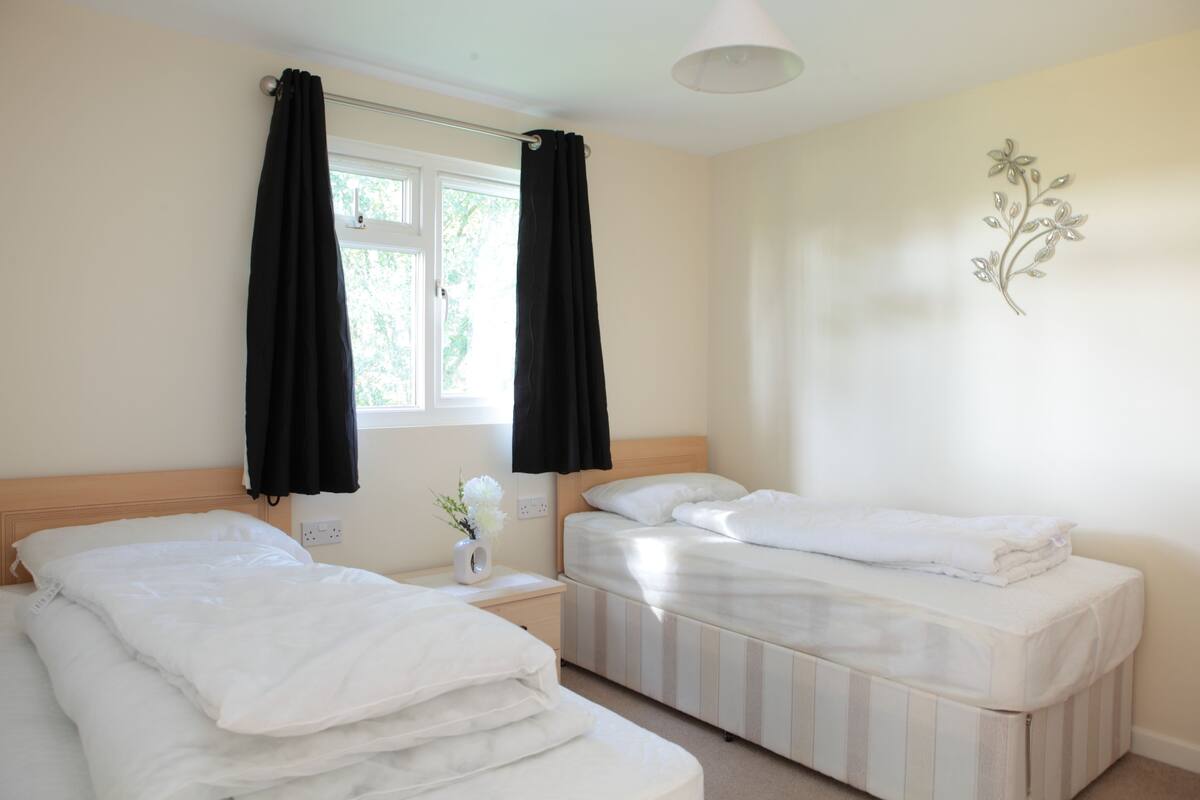 Deluxe Chalet, 2 Bedrooms | WiFi (free)