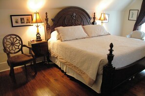 Margaret May Suite, 1 King Bed, Private Bathroom, Upstairs | Premium bedding, memory-foam beds, individually decorated - Janssen Park Place B&B (Mena)