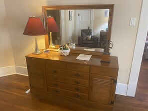 Svit Comfort - 1 kingsize-säng - privat badrum | Sängtillbehör av högsta kvalitet och memory foam-madrasser
