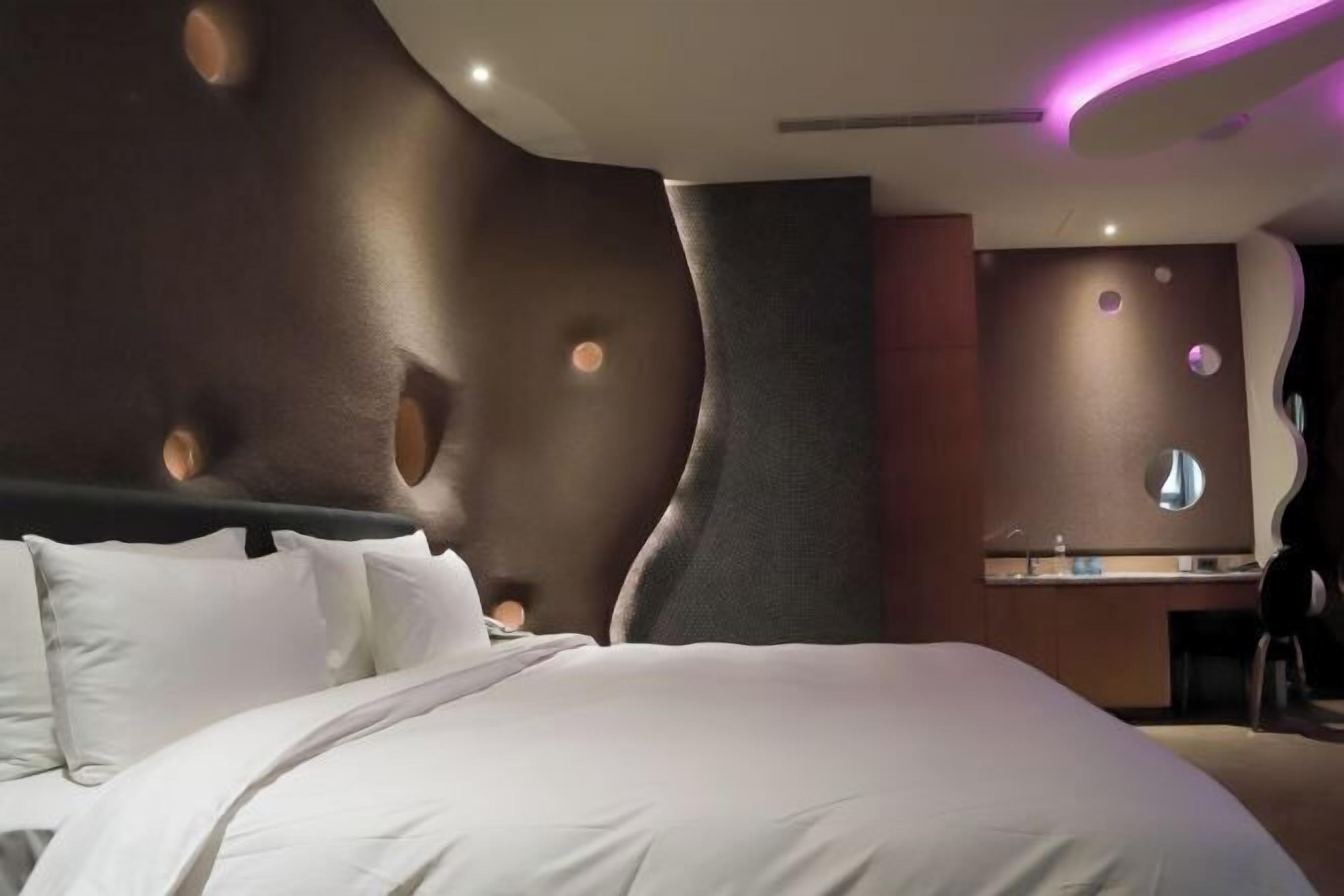 Desk, soundproofing, iron/ironing board, free WiFi