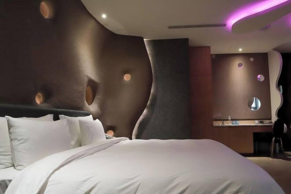 Skrivbord, ljudisolering, strykjärn/strykbräda och gratis wi-fi