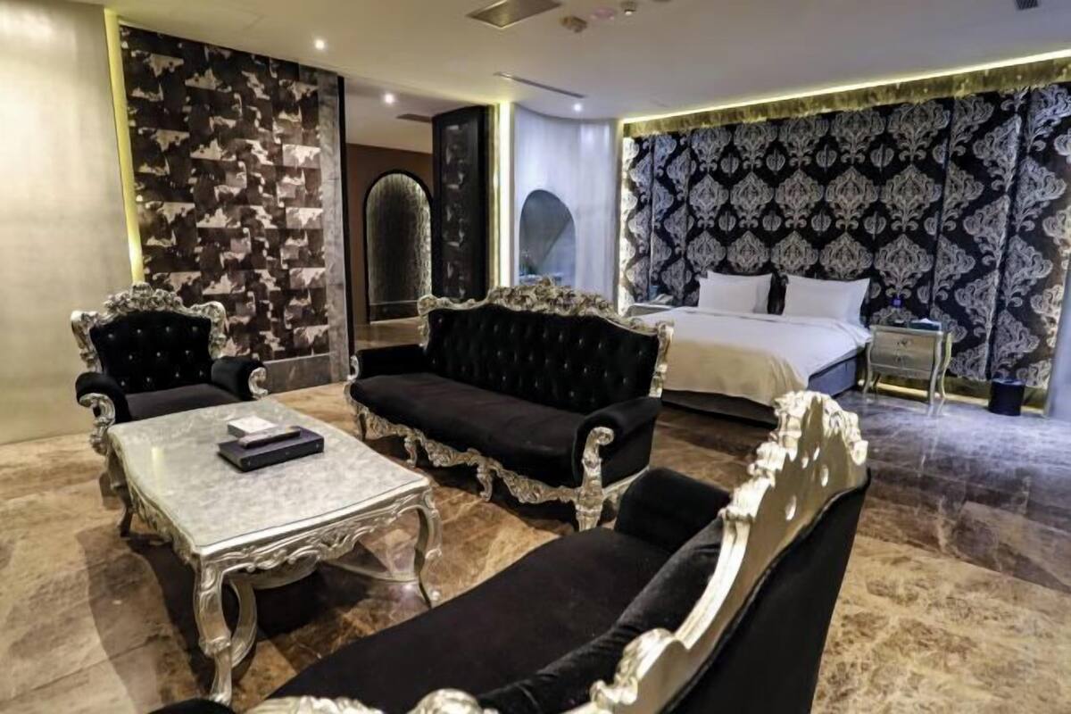 Skrivbord, ljudisolering, strykjärn/strykbräda och gratis wi-fi