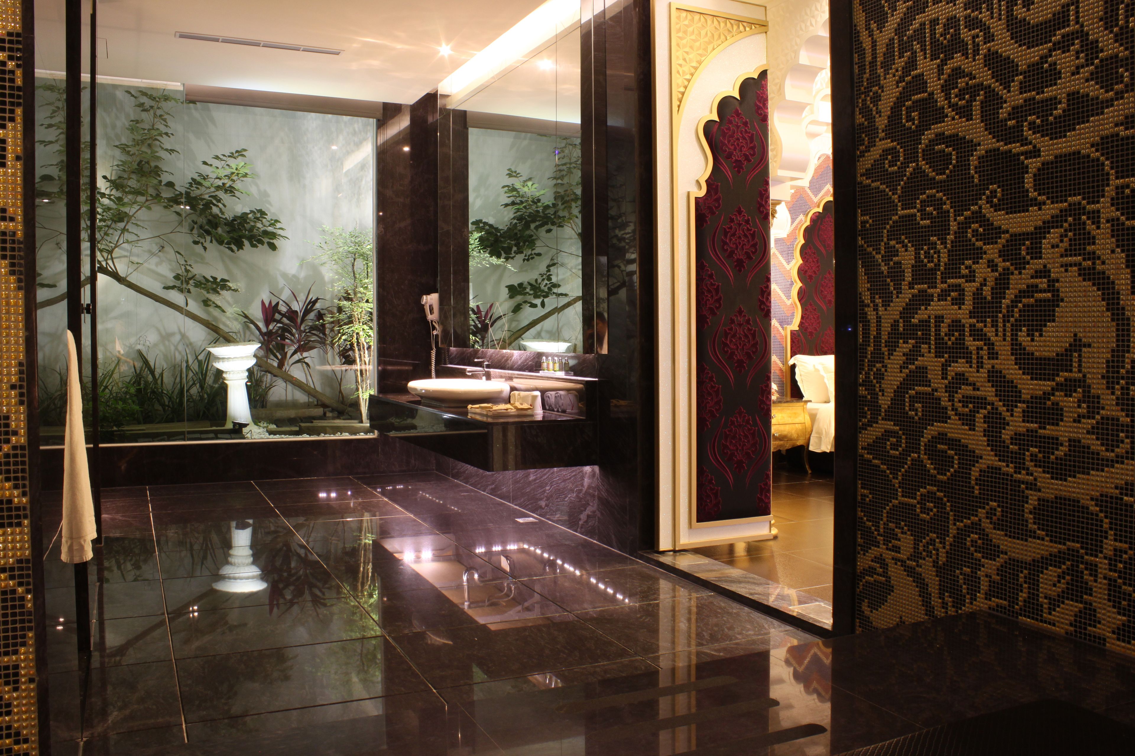 Grand Suite (Check in time starts from 6pm) | Kemudahan bilik mandi | Tab mandi dan pancuran berasingan, kelengkapan dandanan diri percuma 
