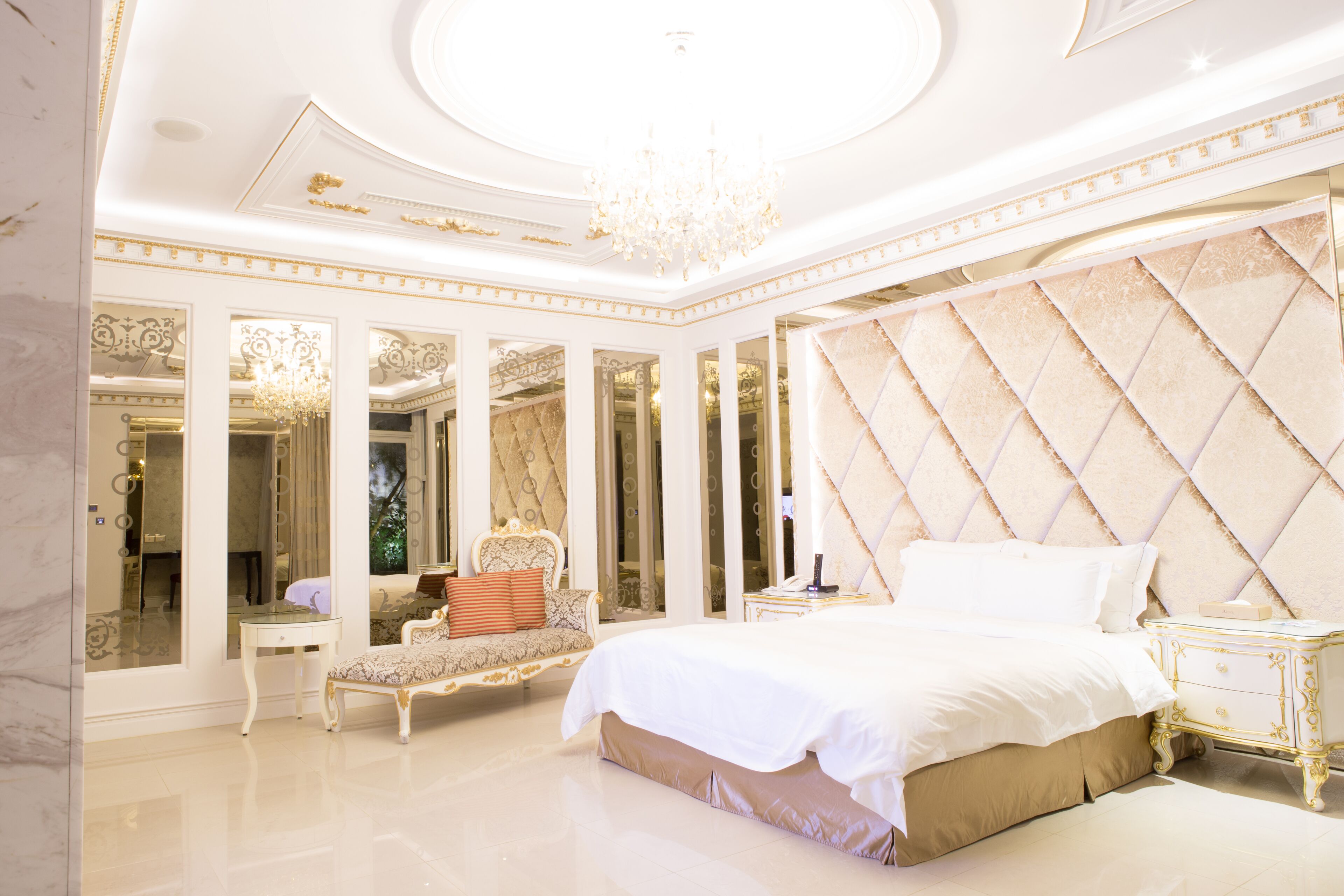 standard suite (check in time starts from 6pm) | desk, soundproofing, iron/ironing board, free wifi