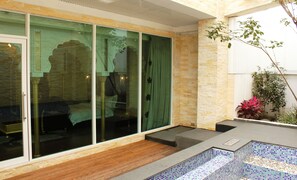 Suíte grand (Check in time starts from 6pm) | Banheiro | Banheira e chuveiro separados, produtos de toalete grátis