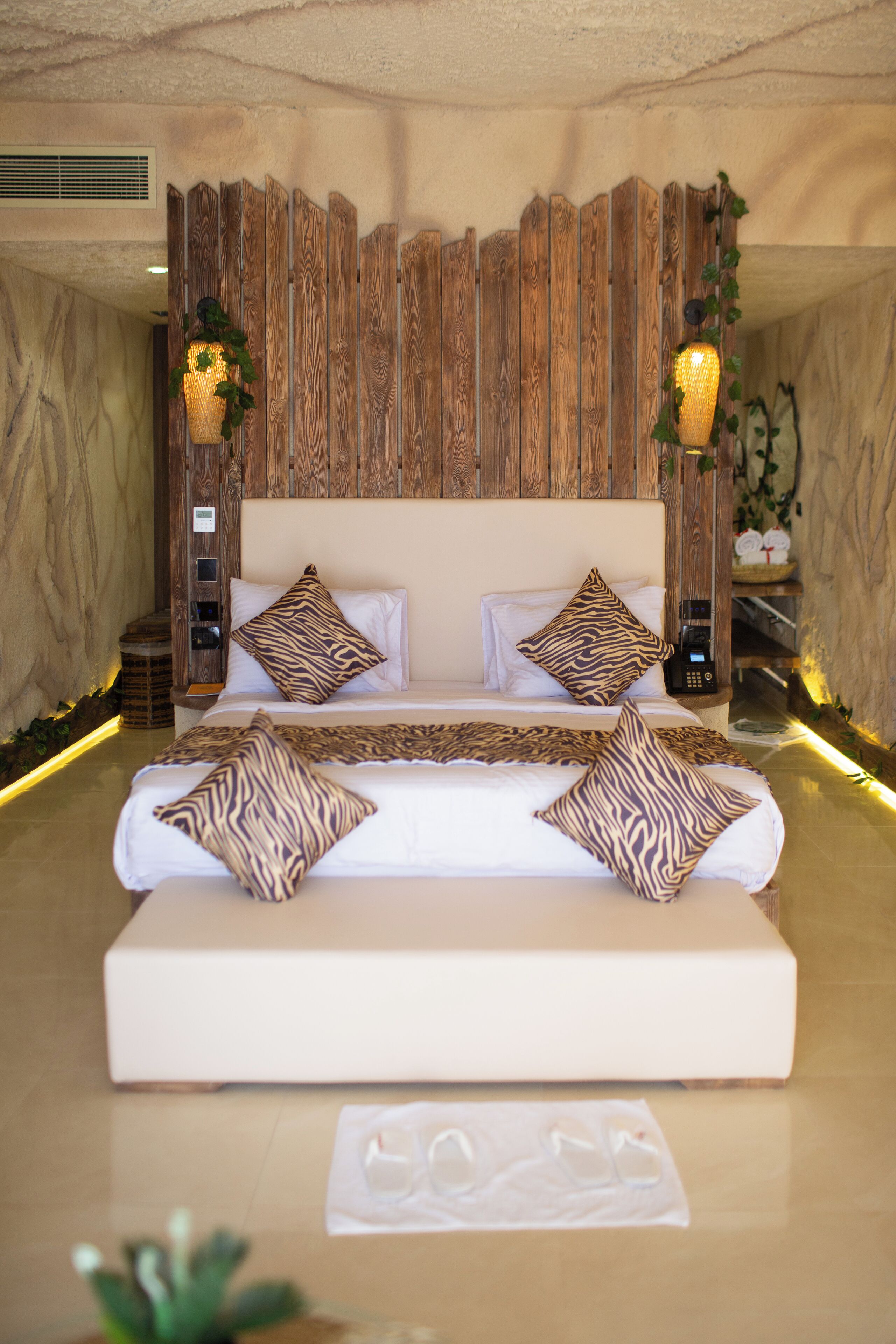 Quarto casal superluxo, vista para a piscina | Frigobar, cofres nos quartos, escrivaninha, cortinas blackout