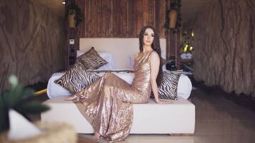 Luxe tweepersoonskamer, uitzicht op zwembad | 1 slaapkamer, een minibar, een kluis op de kamer, een bureau