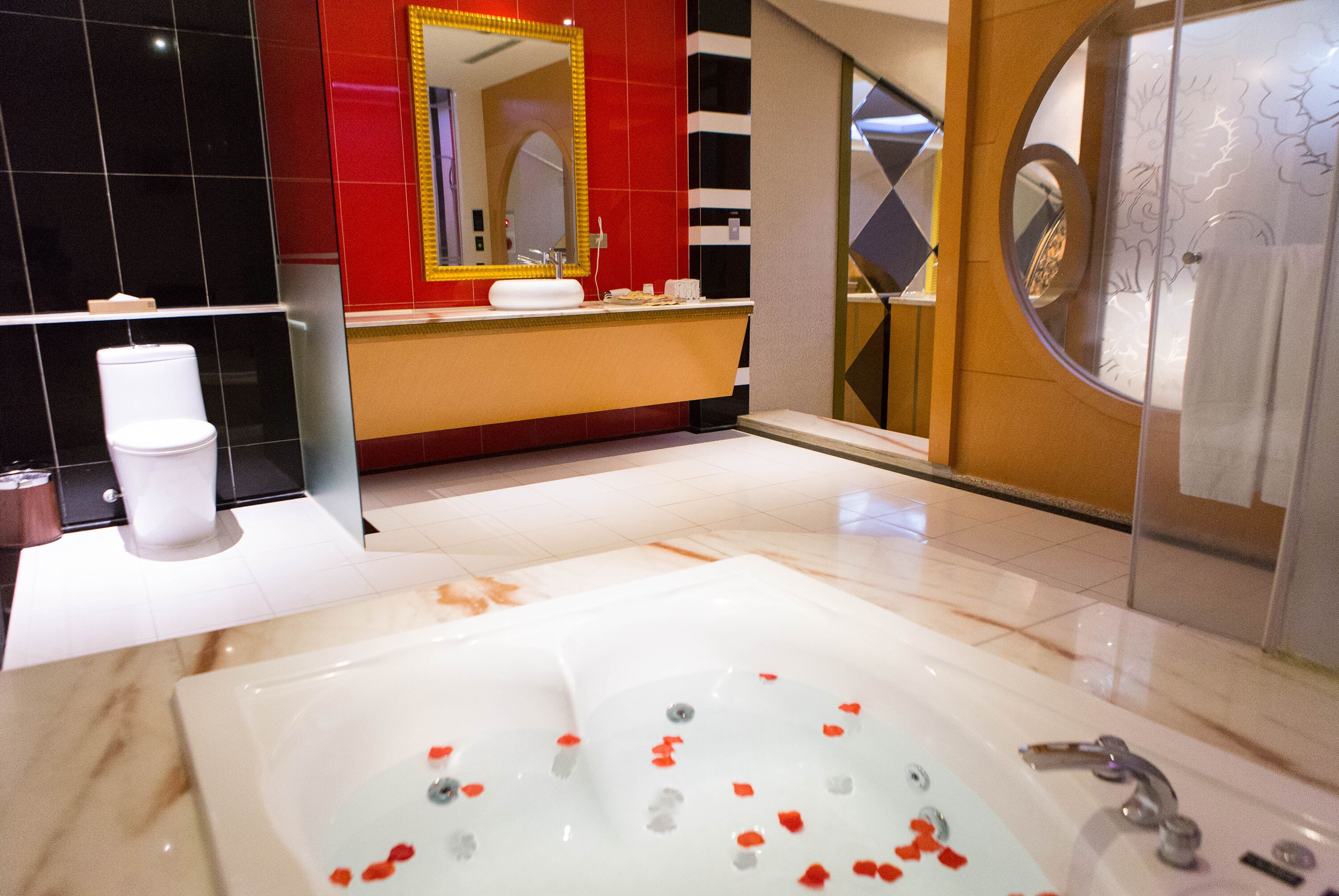 paragon suite check in time starts from 6pm | jetted bathtub