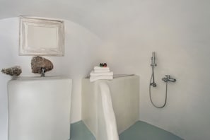 Casa, 1 habitación | Baño | Ducha, artículos de higiene personal gratuitos y secador de pelo
