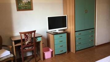Double or Twin Room | Desk, free WiFi