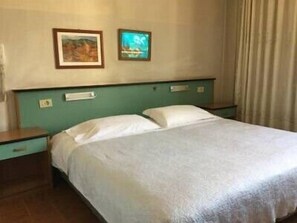 Doppel- oder Zweibettzimmer | Schreibtisch, kostenloses WLAN