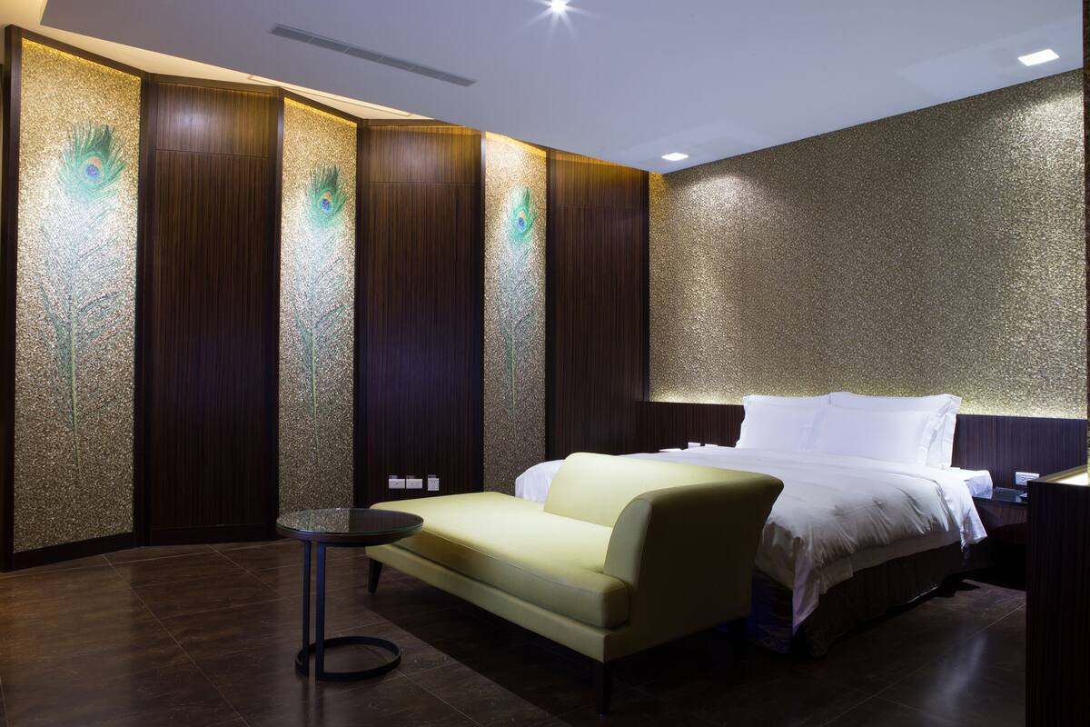 vip suite (check in time starts from 6pm) | minibar, desk, iron/ironing board, free wifi