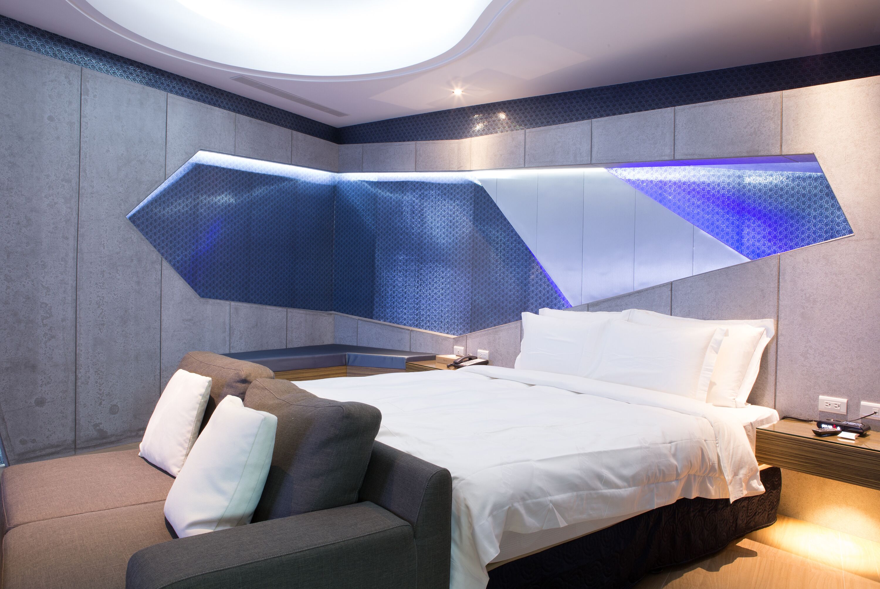 standard suite (check in time starts from 6pm) | minibar, desk, iron/ironing board, free wifi