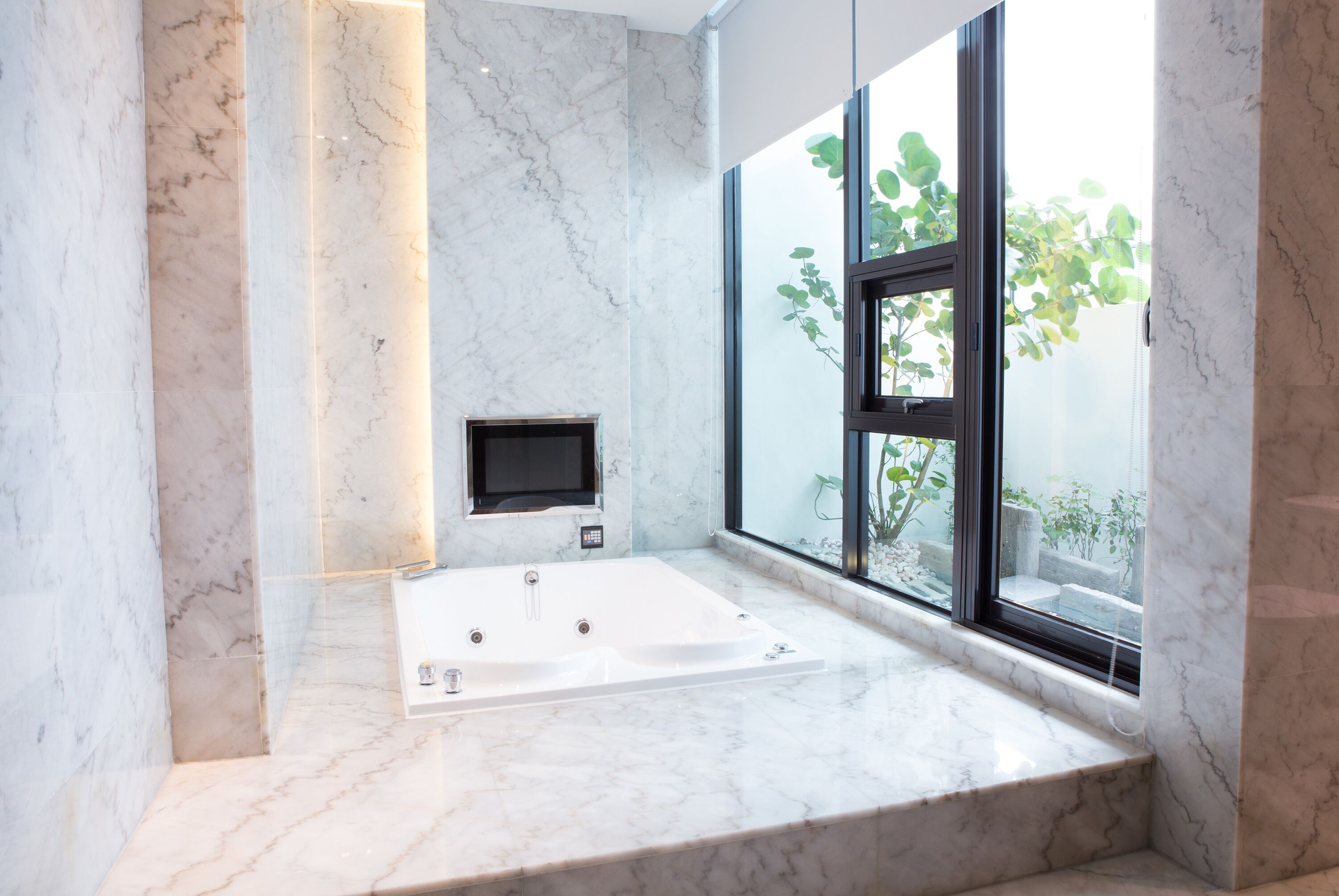 separate bathtub and shower, free toiletries, hair dryer, slippers