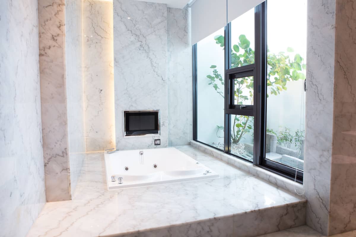 separate bathtub and shower, free toiletries, hair dryer, slippers