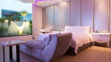 Suite Premier (Check in time starts from 6pm) | Minibar, escritorio, tabla de planchar con plancha y wifi gratis