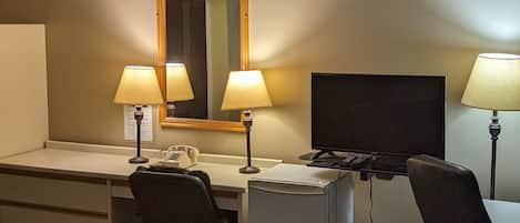 Standard Room, 1 King Bed | Desk, laptop workspace, blackout drapes, iron/ironing board