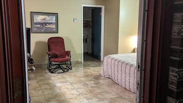 Habitación estándar, varias camas | Escritorio, espacio para trabajar con laptop y cortinas blackout