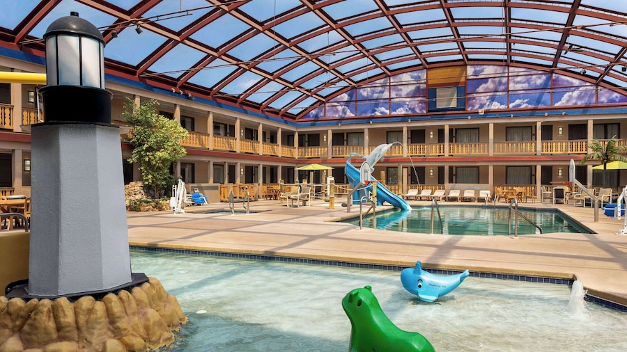 AmericInn by Wyndham La Crosse Riverfront-Conference Center