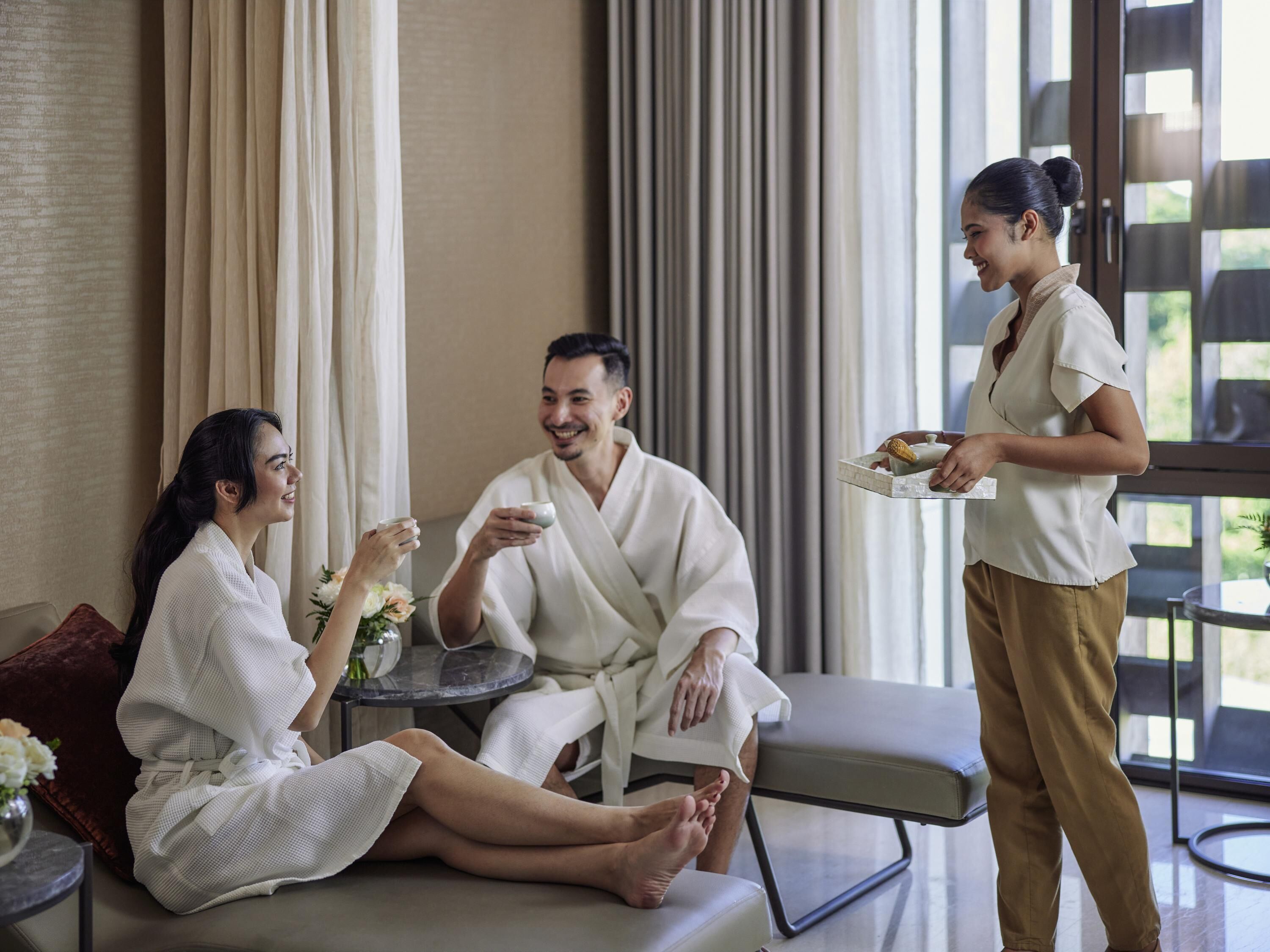 Couples treatment rooms, body treatments, aromatherapy, sports massages