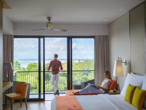 Junior Suite, 1 King Bed | Down comforters, pillowtop beds, in-room safe, desk
