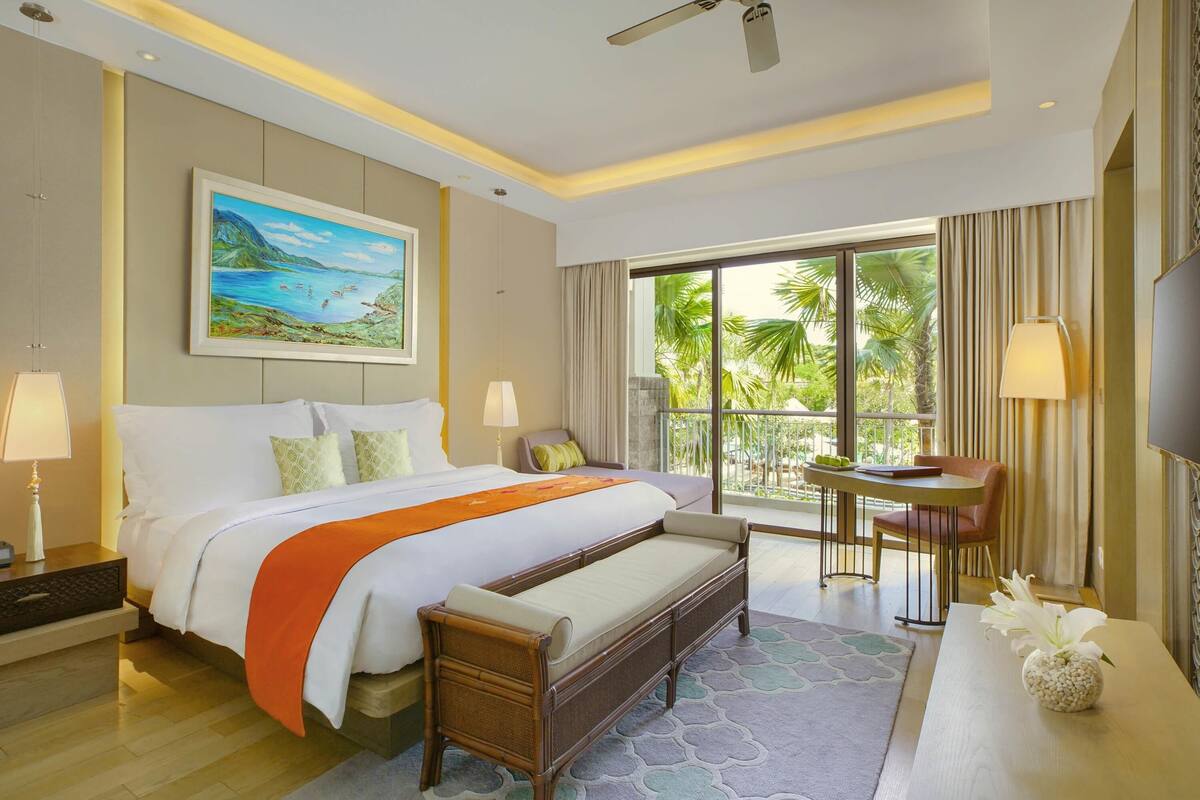 1 bedroom, pillow-top beds, in-room safe, desk