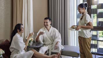 Couples treatment rooms, body treatments, aromatherapy, sports massages