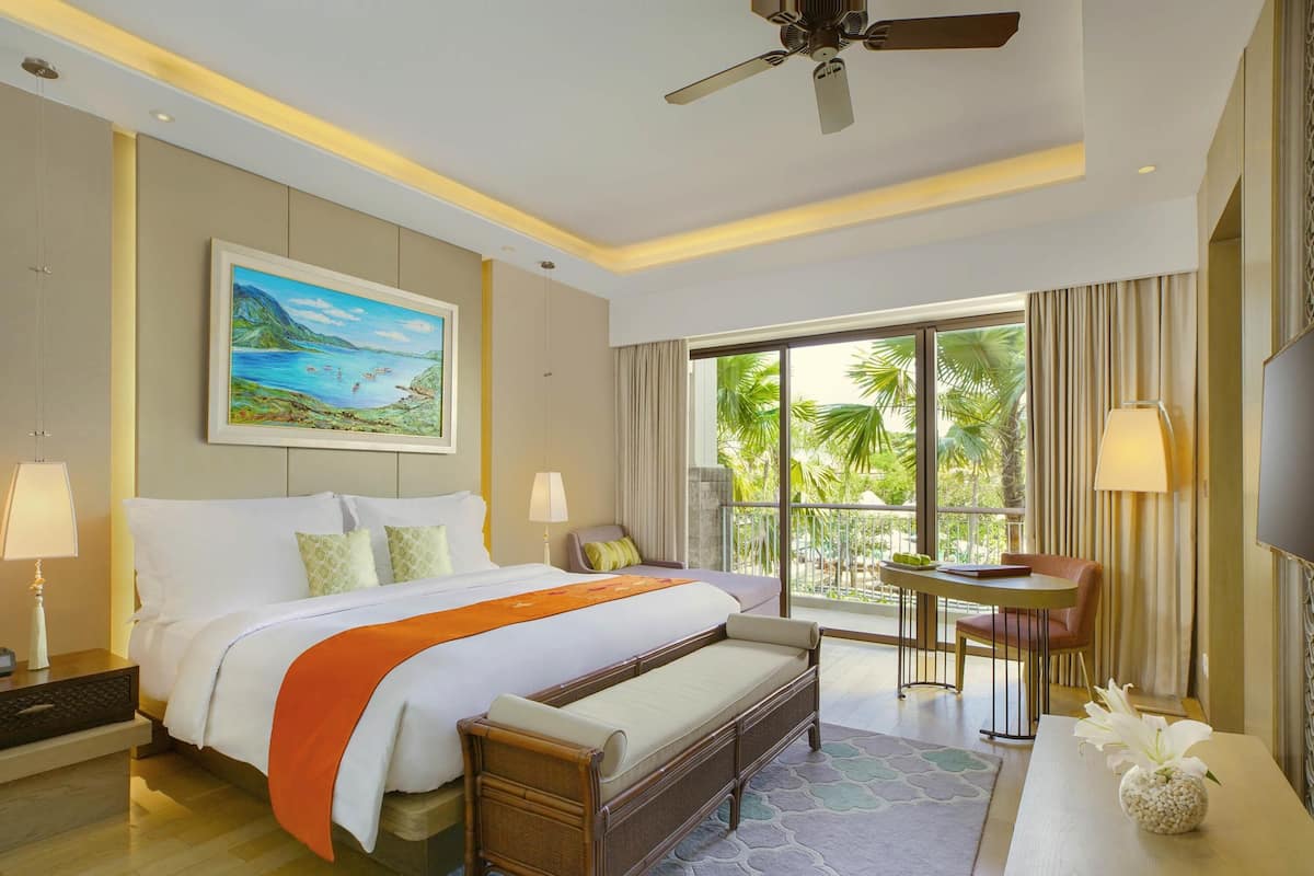 Premium Suite, 1 King Bed | 1 bedroom, pillow-top beds, in-room safe, desk