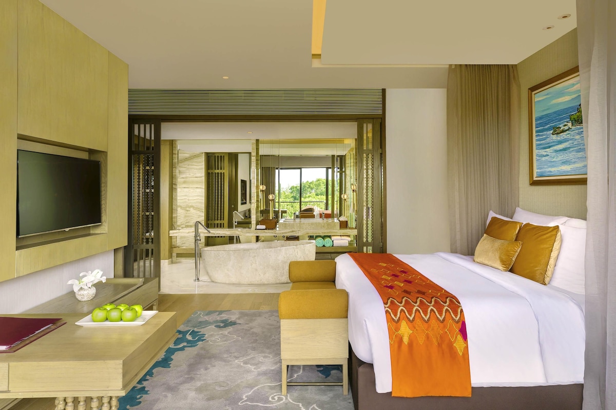 Suite, Private Pool (Jimbaran) | Premium bedding, down duvets, pillow-top beds, in-room safe