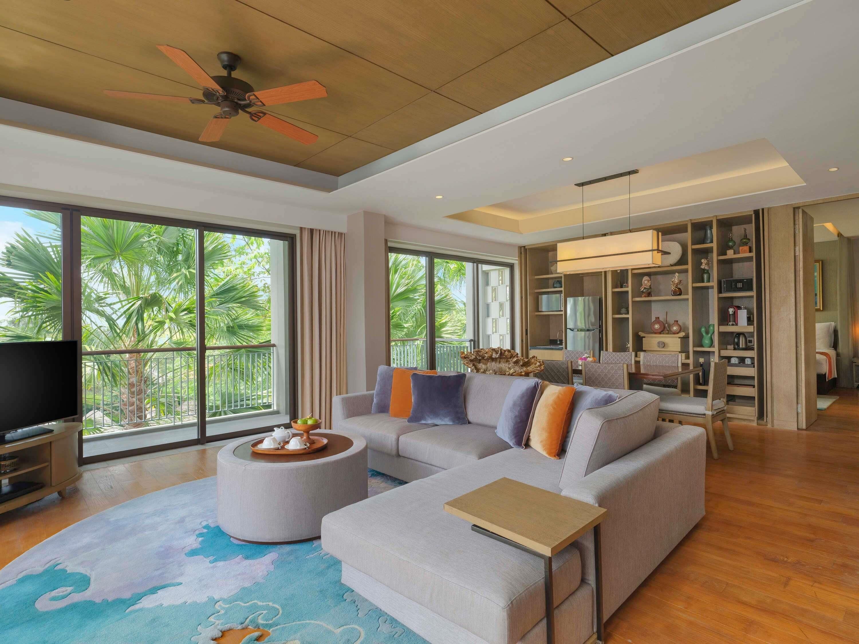 Suite, piscina privada (Jimbaran) | Edredones de plumas, colchones con acolchado adicional, caja fuerte