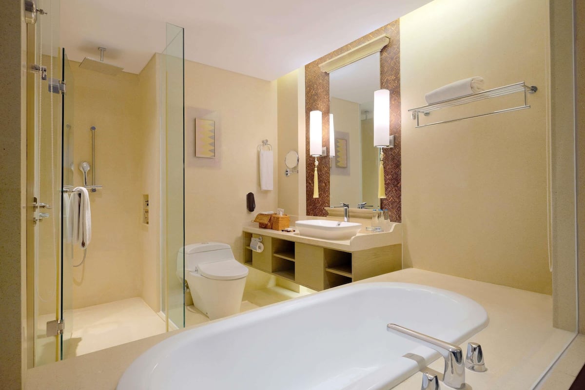 1 bedroom, pillow-top beds, in-room safe, desk
