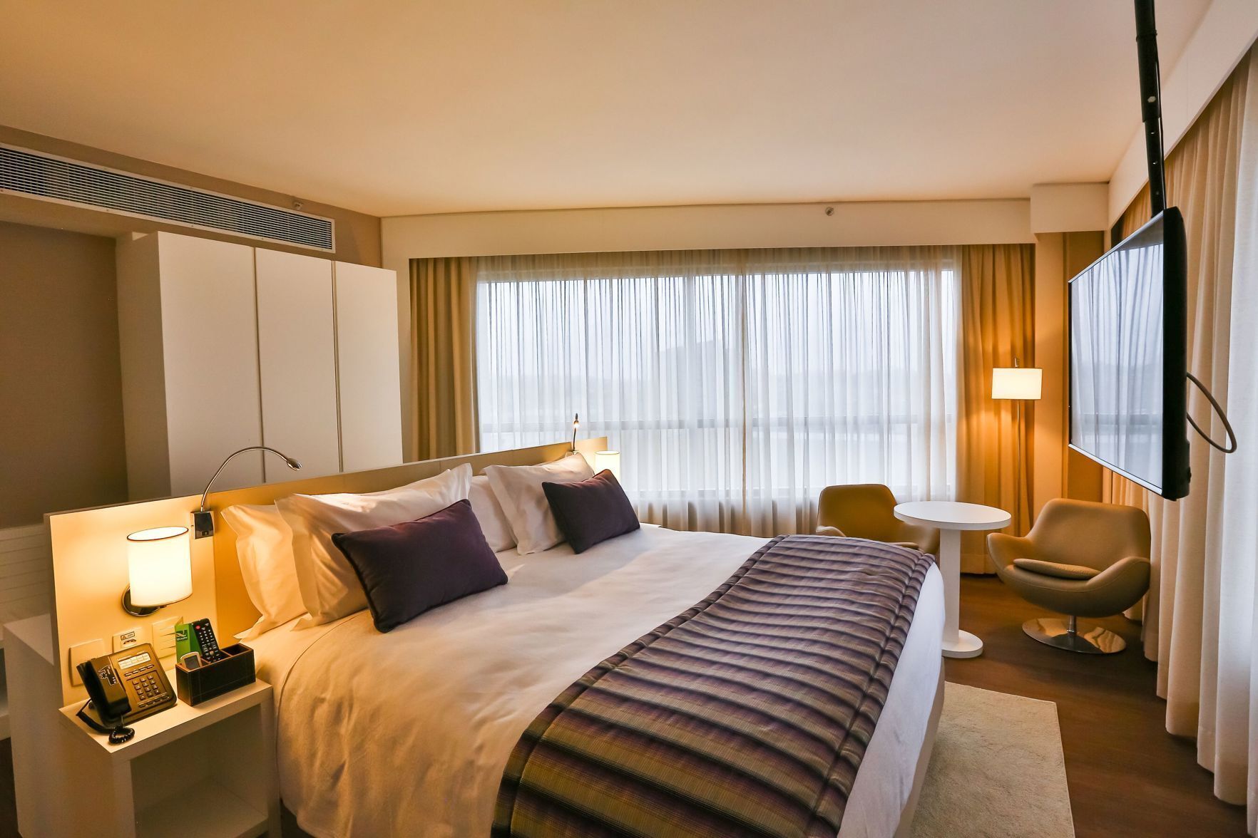 Minibar, Zimmersafe, Schreibtisch, kostenloses WLAN