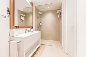 Designer toiletries, hair dryer, bathrobes, slippers - Crowne Plaza Podgorica by IHG (Podgorica)
