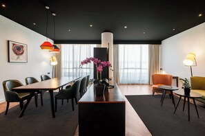 Suite (Diplomatic) | In-room dining - Crowne Plaza Podgorica by IHG (Podgorica)