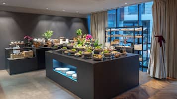 2 restaurants, spécialités Cuisine internationale