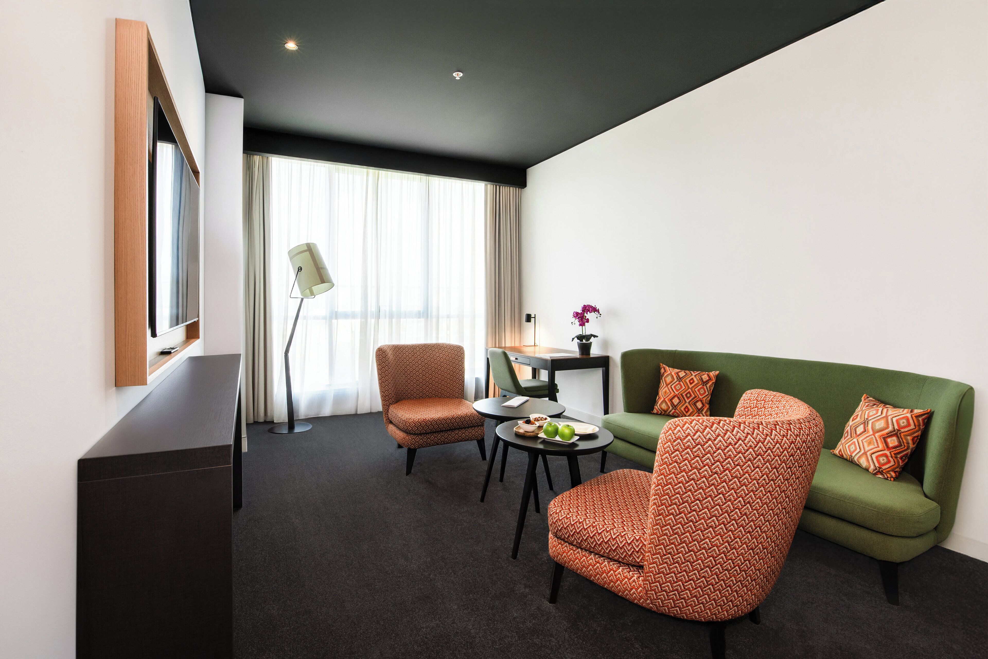 Suite, 1 dormitori, terrassa | Roba de llit hipoal·lergògena, minibar i caixa forta a l'habitació 