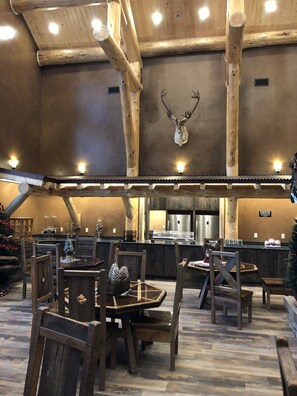 Tägliches inbegriffenes kontinentales Frühstück