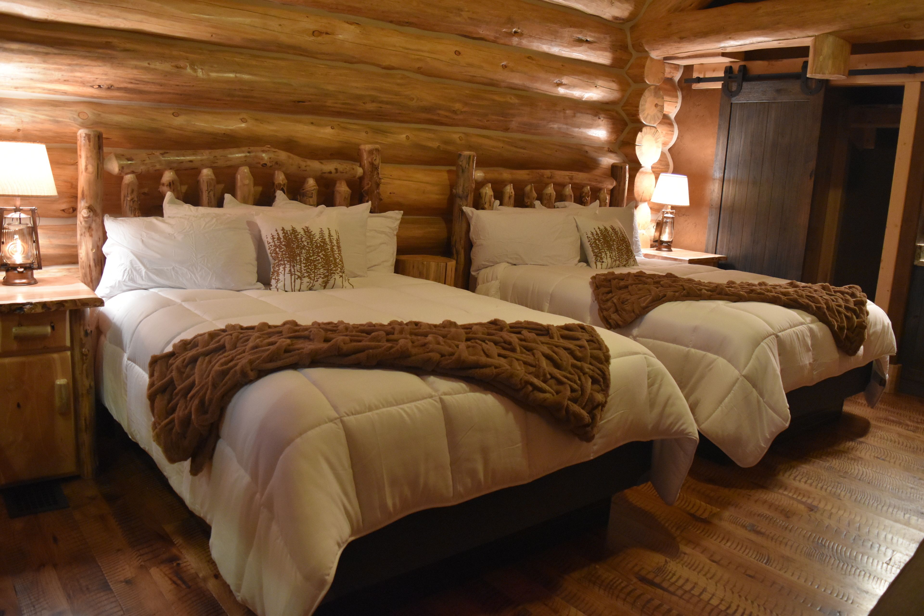 small cabin, 2 queen beds | 2 bedrooms, premium bedding, pillow-top beds, in-room safe