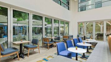 Desayuno continental incluido todos los días