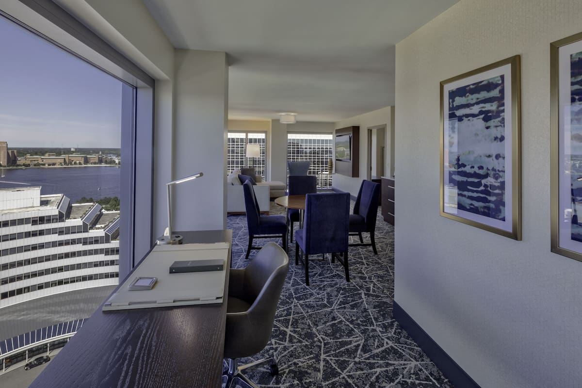 suite, 1 bedroom, non smoking, river view | down duvets, in-room safe, desk, blackout curtains