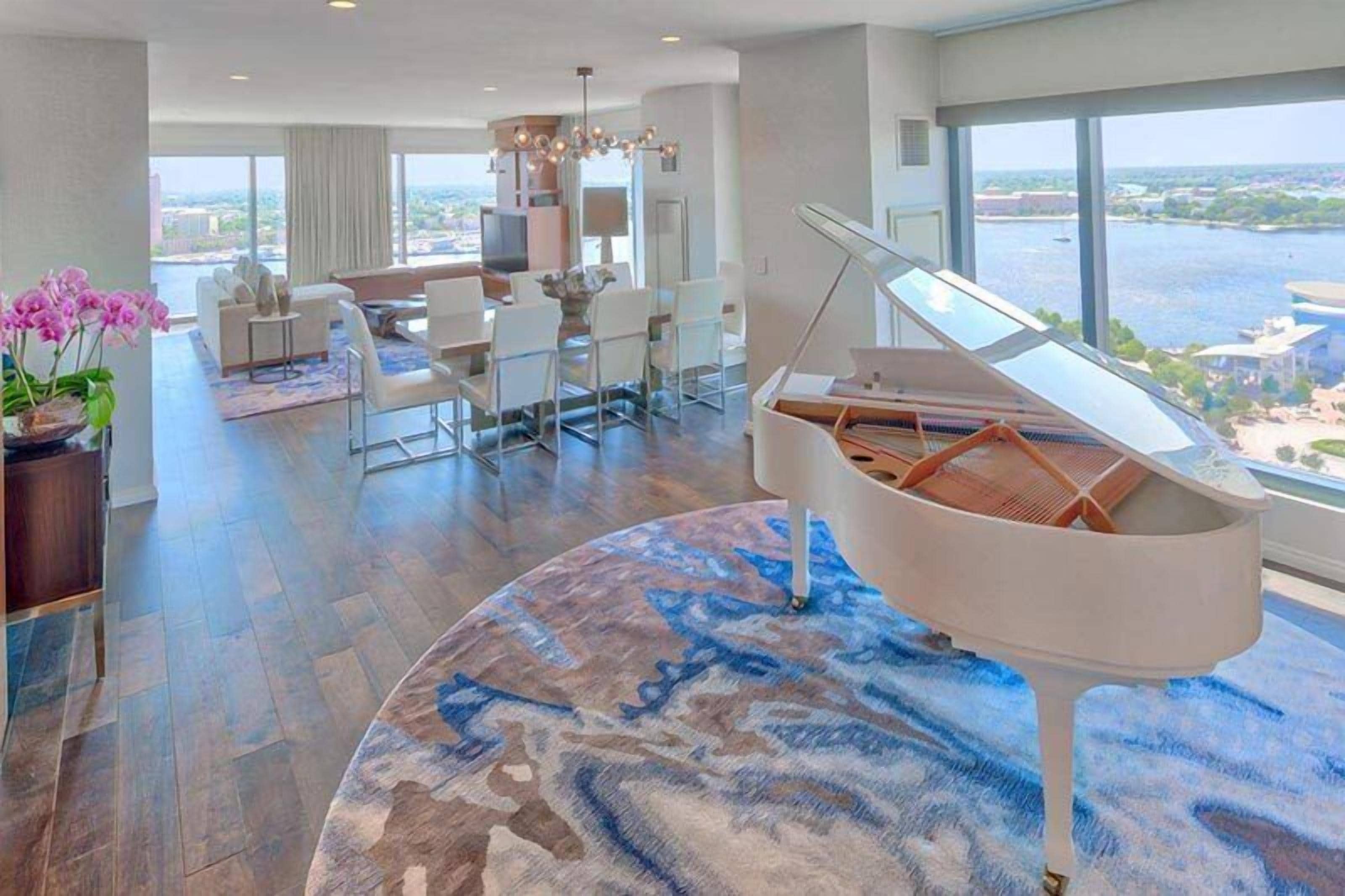 Presidential Suite, 1 Bedroom, Non Smoking | Down comforters, in-room safe, desk, blackout drapes