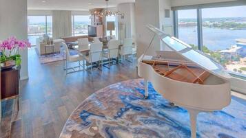 Presidential Suite, 1 Bedroom, Non Smoking | Down comforters, in-room safe, desk, blackout drapes