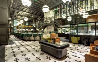 3 restaurantes; se sirve desayuno, almuerzo y cena; cocina americana