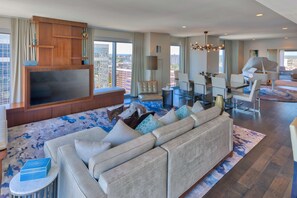 Suite presidencial, 1 habitación, no fumadores | Edredones de plumas, caja fuerte, escritorio y cortinas opacas