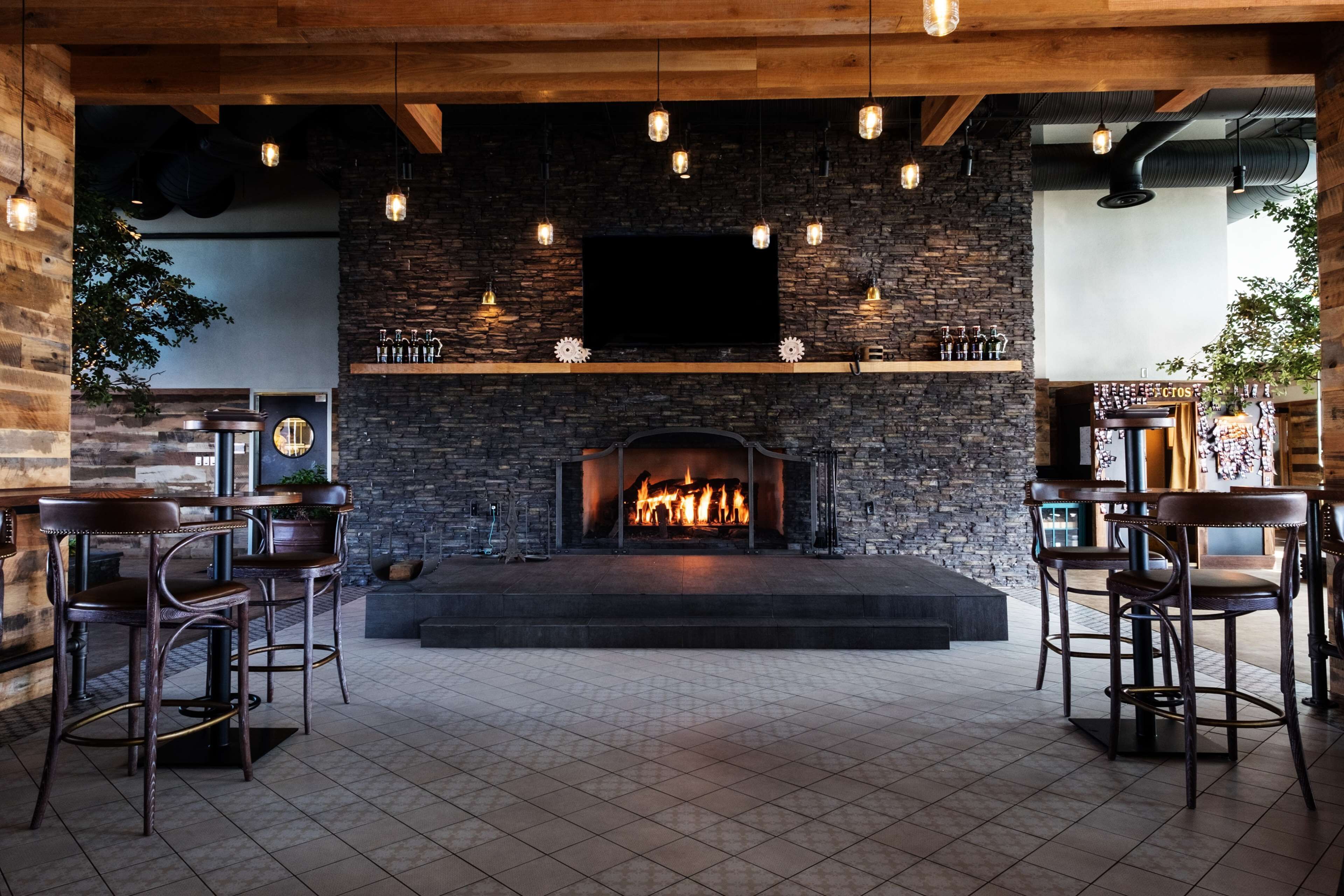 rooftop bar, al fresco dining, open daily