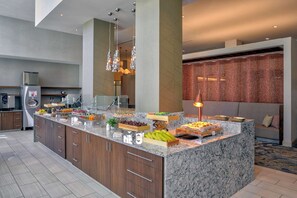 Desayuno buffet todos los días (con cargo) 