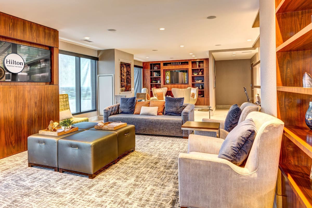 3 restaurants, breakfast, lunch, dinner served; american cuisine