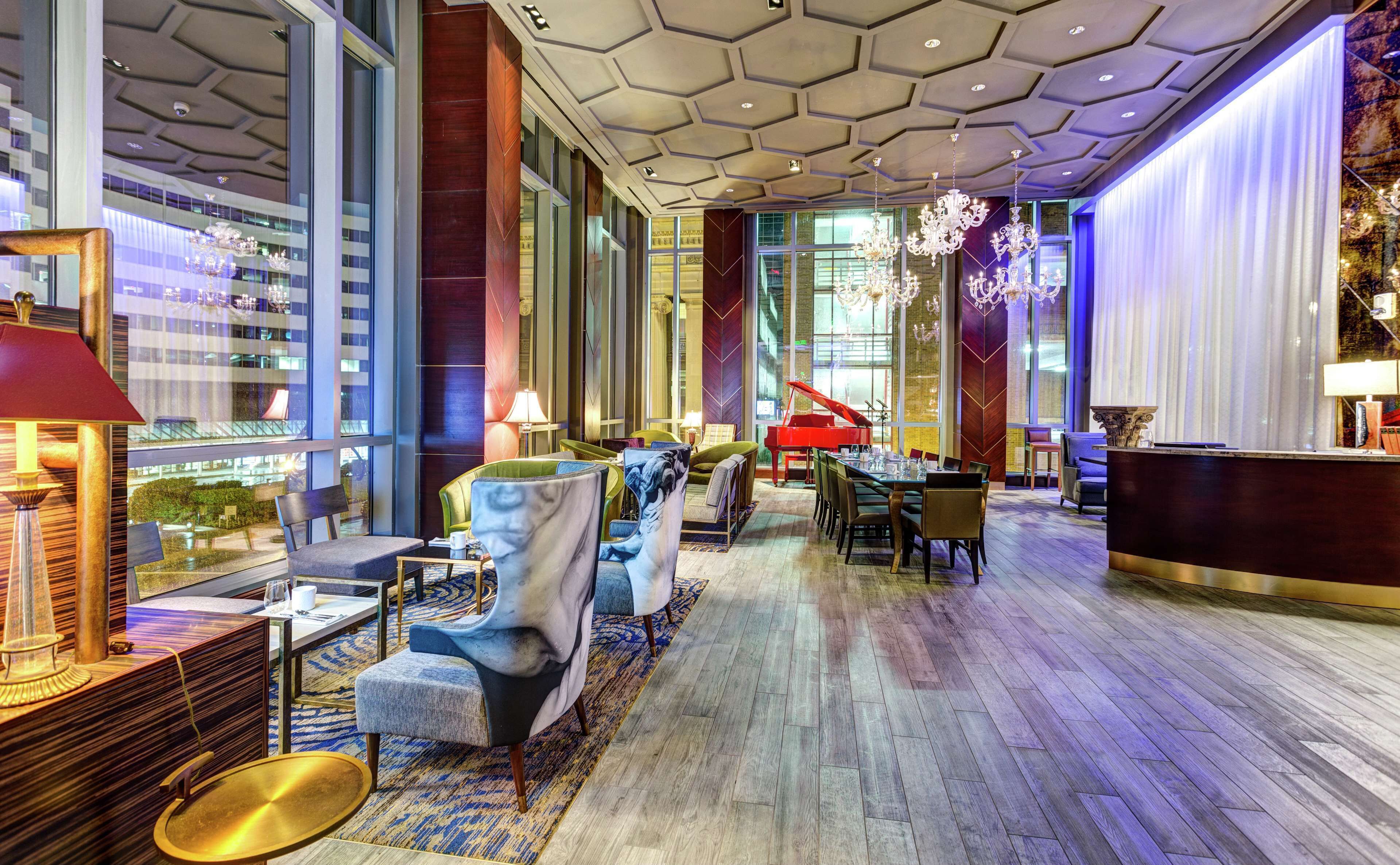 3 restaurants, breakfast, lunch, dinner served; american cuisine