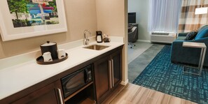 Desk, laptop workspace, blackout drapes, iron/ironing board - Hampton Inn & Suites Charlotte/Ballantyne (Charlotte)